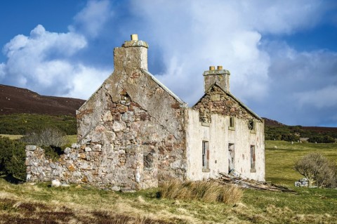 Inside the Abandoned Homes Across the Scottish Highlands: Traces of Lives Left Behind